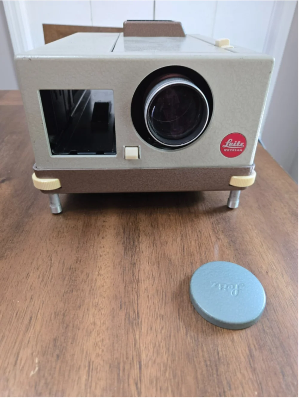 VTG Leitz Wetzlar Pradovit Slide Projector Color w/ Power & Remote Cord & Cover